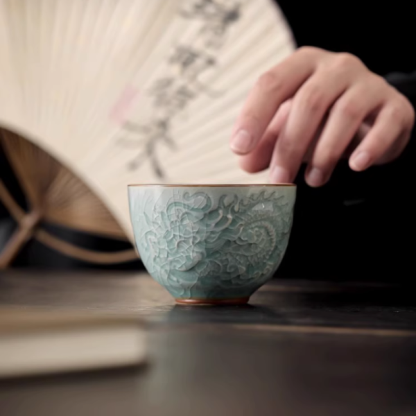 7.png Hand-carved Auspicious Dragon Ice Crackle Glaze Ceramic Chinese Gongfu Tea Cup