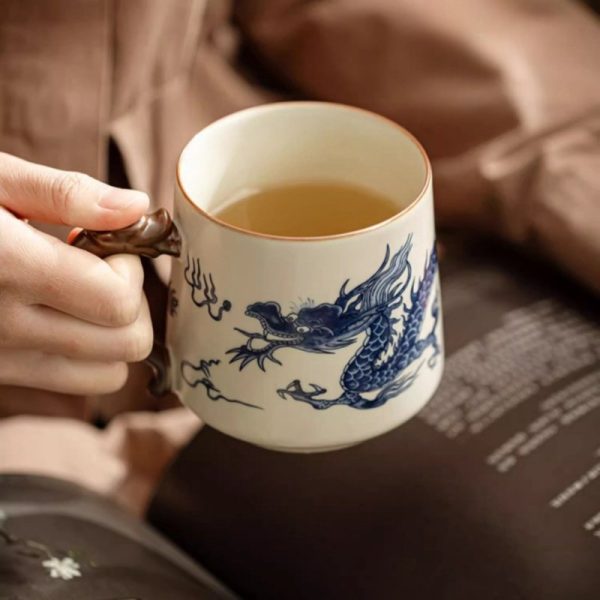 f-1.jpg Exquisite Hand-Painted Blue and White Porcelain Auspicious Clouds Dragon Tea Cup Mug