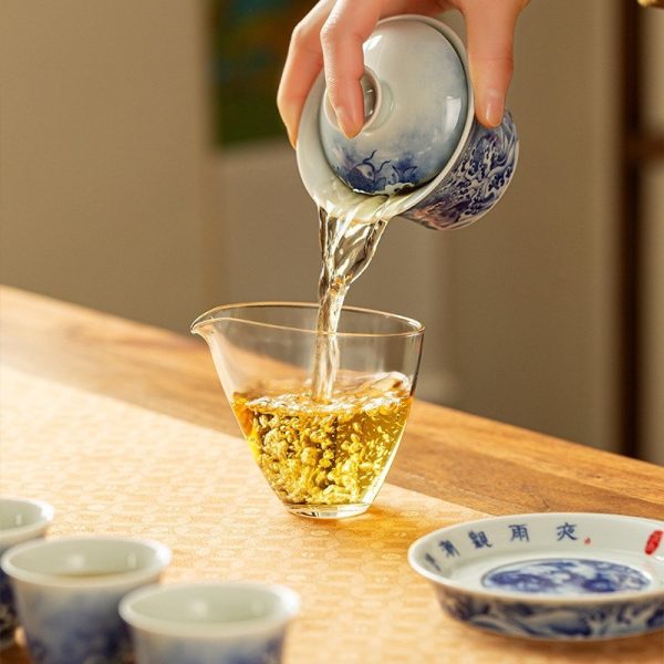 gaiwan31-06.jpg Antique Chinese Dragon White and Blue Porcelain Jingdezhen Gaiwan Tea Set